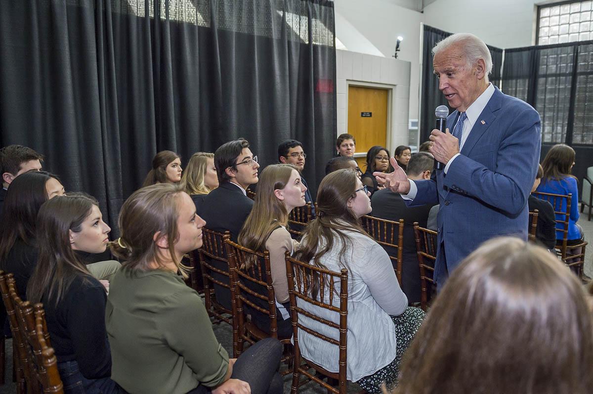 Former Vice President Joe Biden speaks with a group of Colgate political science students.