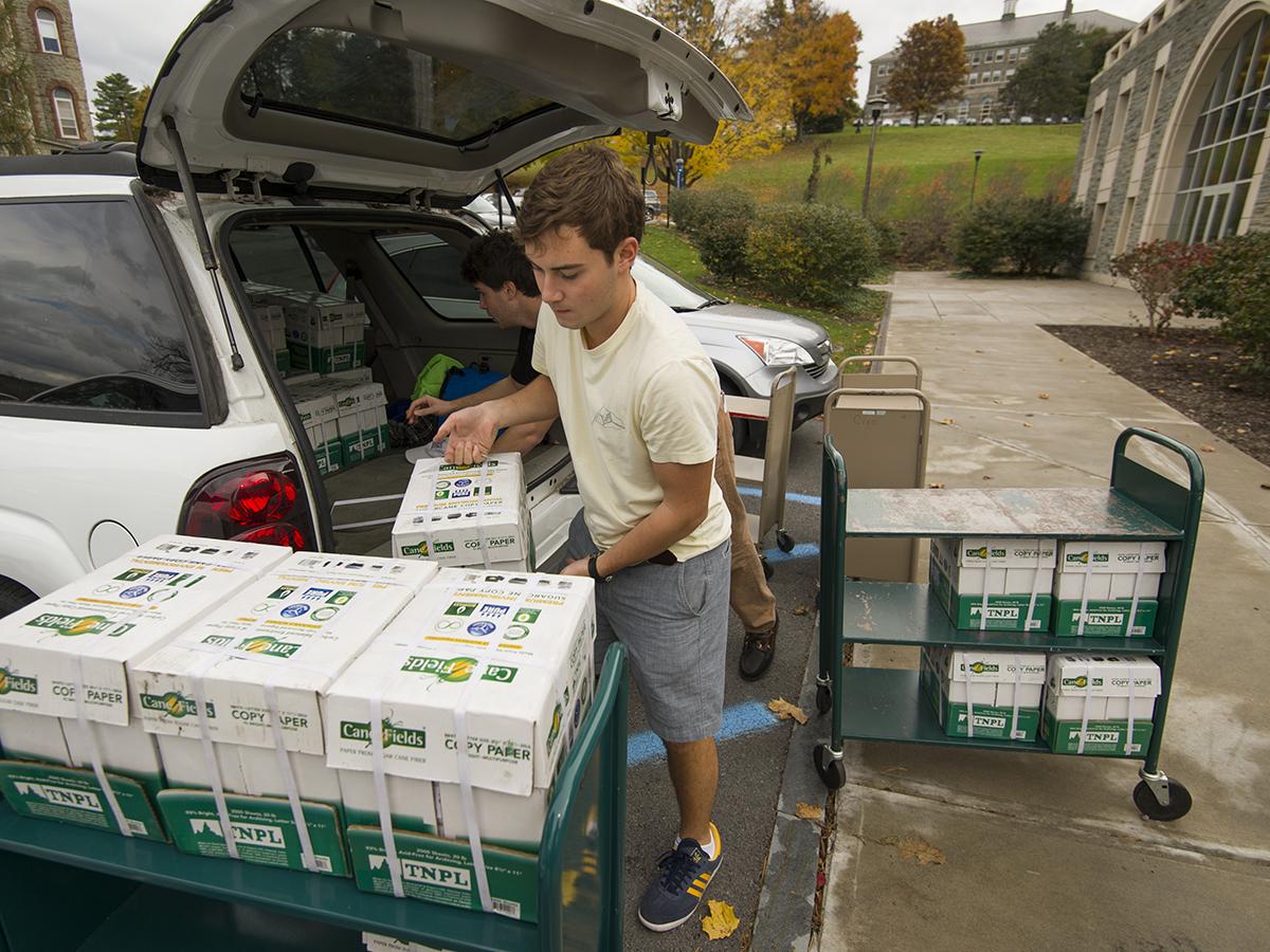 Colgate students deliver sustainably sourced paper as part of a campus venture