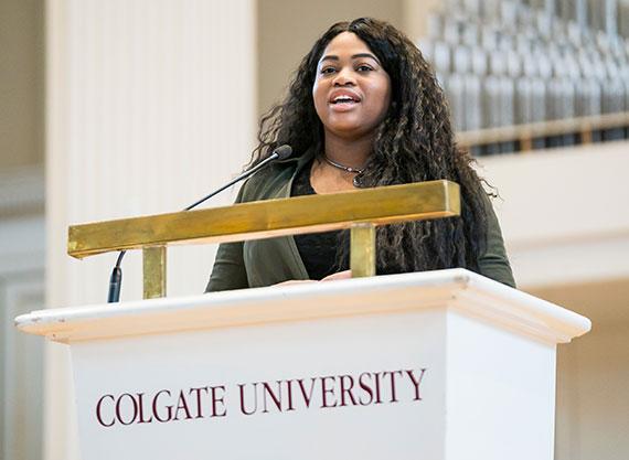 Chinyere Okogeri ’18 delivers a speech