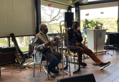 Fred Wesley talks to an audience