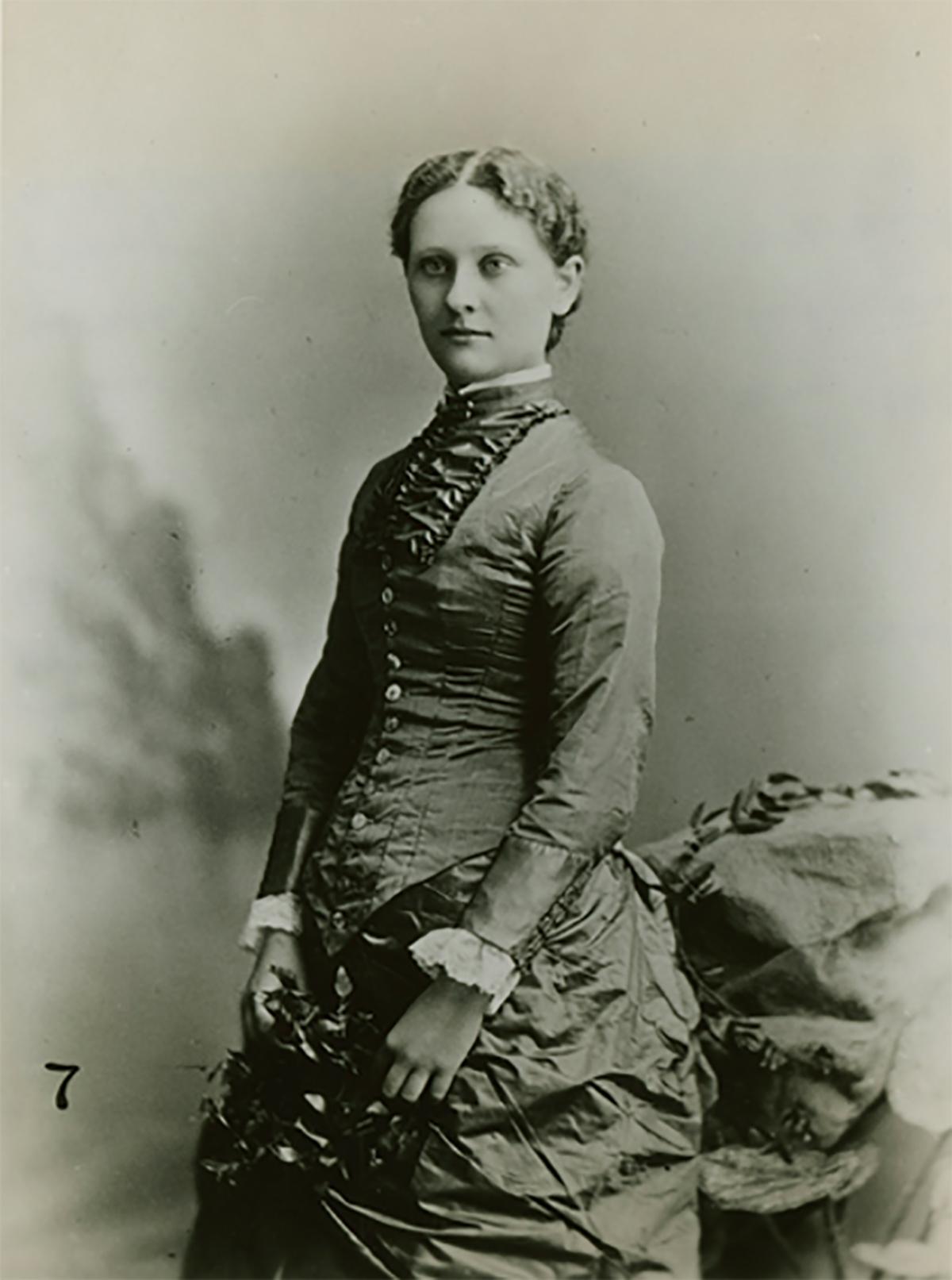 Archival portrait of Mabel Dart Colegrove