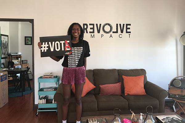 Sonali Byrd ’19 with a Colgate Vote Project sign