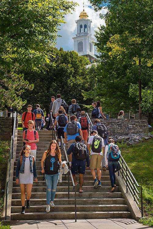 A crowd of students moving up and down Persson stairs with the Memorial Chapel cupola in the background