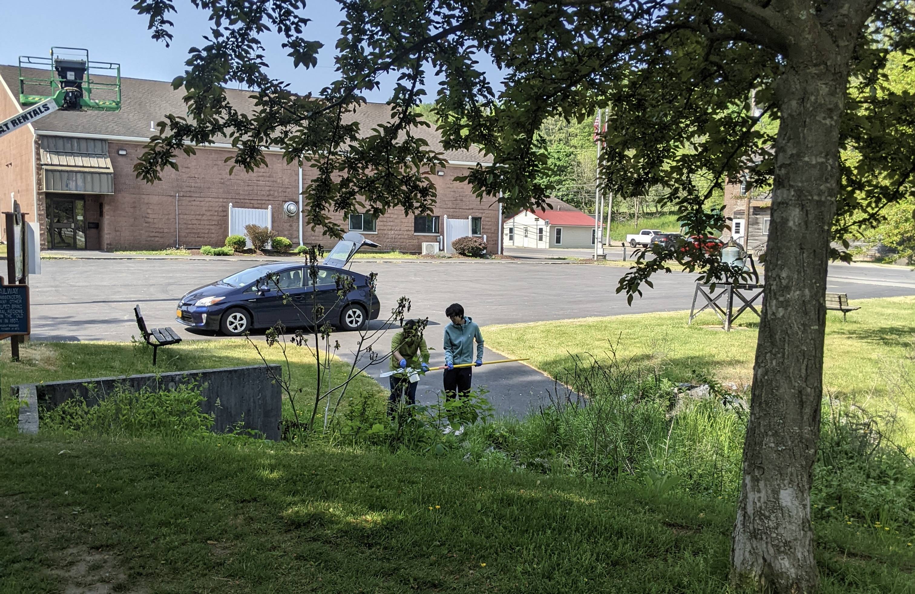 A distant image of us at the fire department site. You can see Francesco and I pouring the water into the bag.