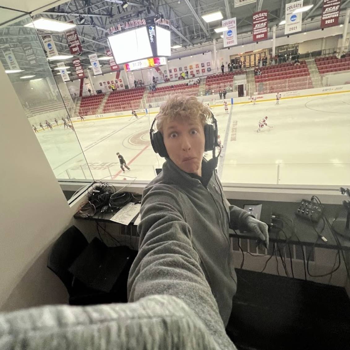 Commentary for a hockey game