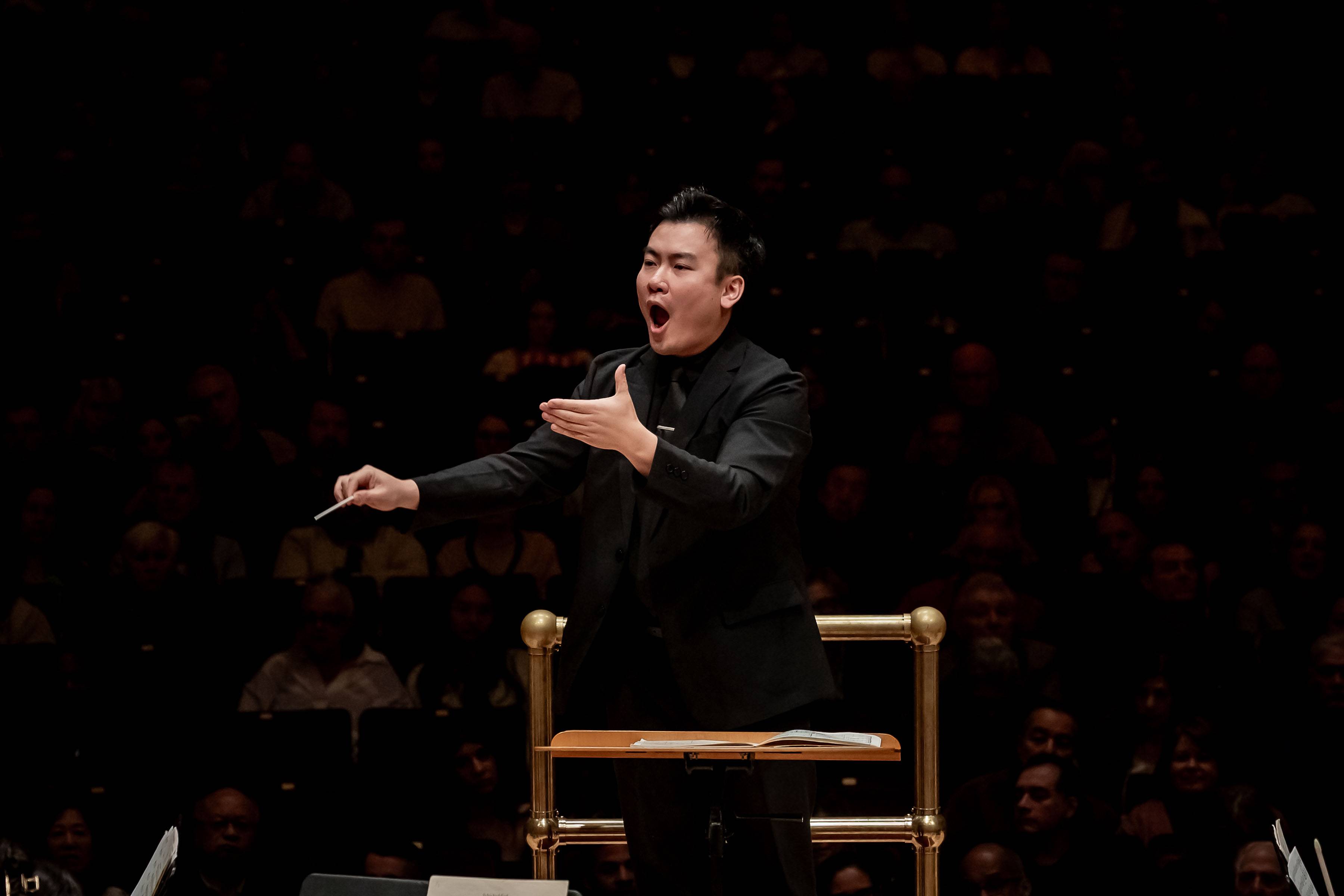 Professor Lee conducting the Colgate University Chorus and Hamilton College Choir at Carnegie Hall