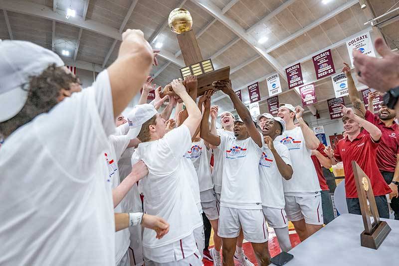 The men's basketball team celebrates a win