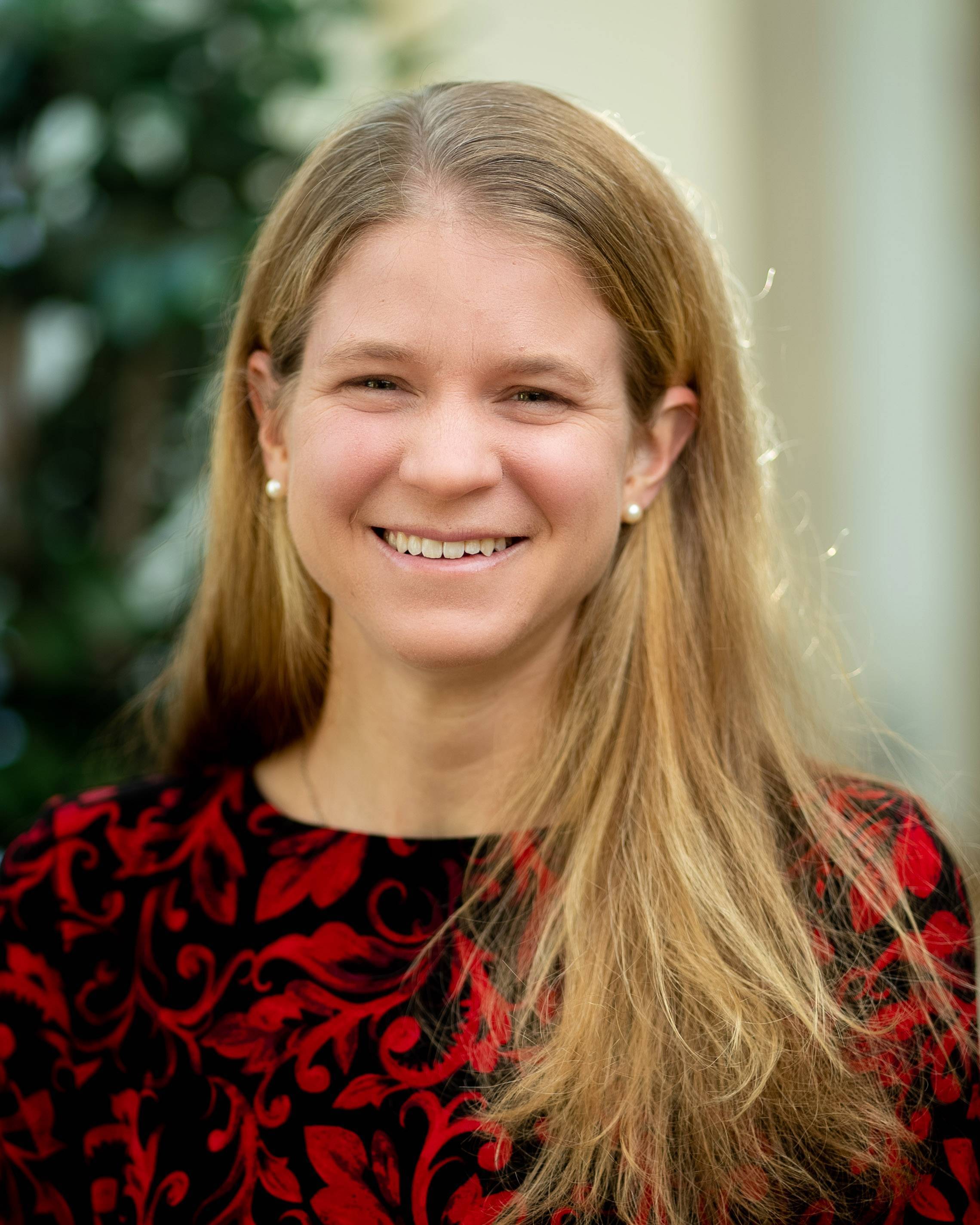 Lauren Philbrook headshot