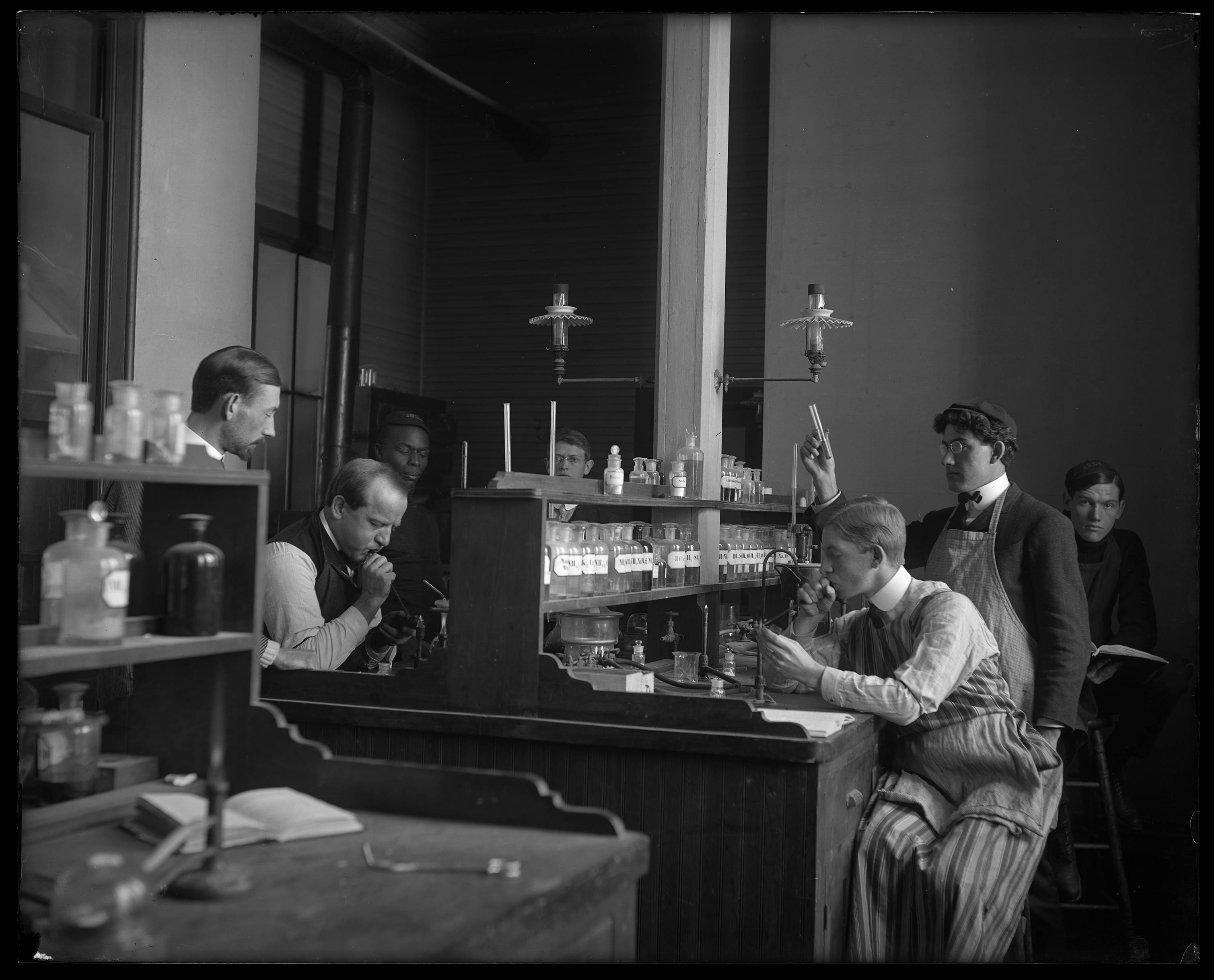Professor and students in chemistry laboratory, 1904 (Edward H. Stone Photograph Collection, Colgate University Libraries)