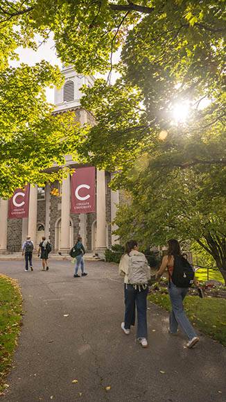 Students walk towards the Memorial Chapel
