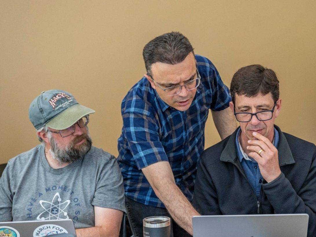 Picker ISI Director Ahmet Ay assists faculty during an AI workshop in June 2026.