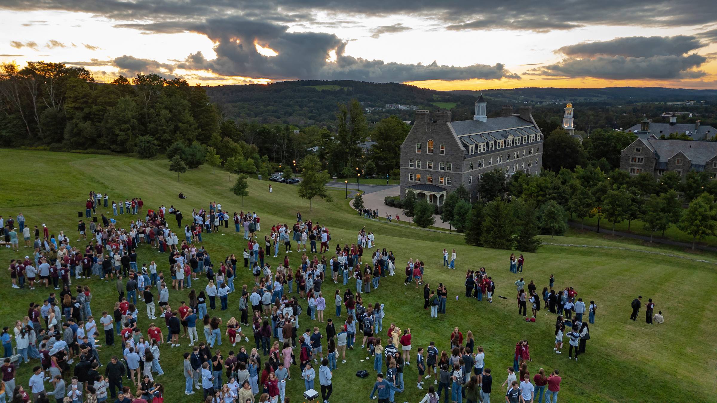 The Class of 2030 gathers for the Colgate tradition of First Sunset