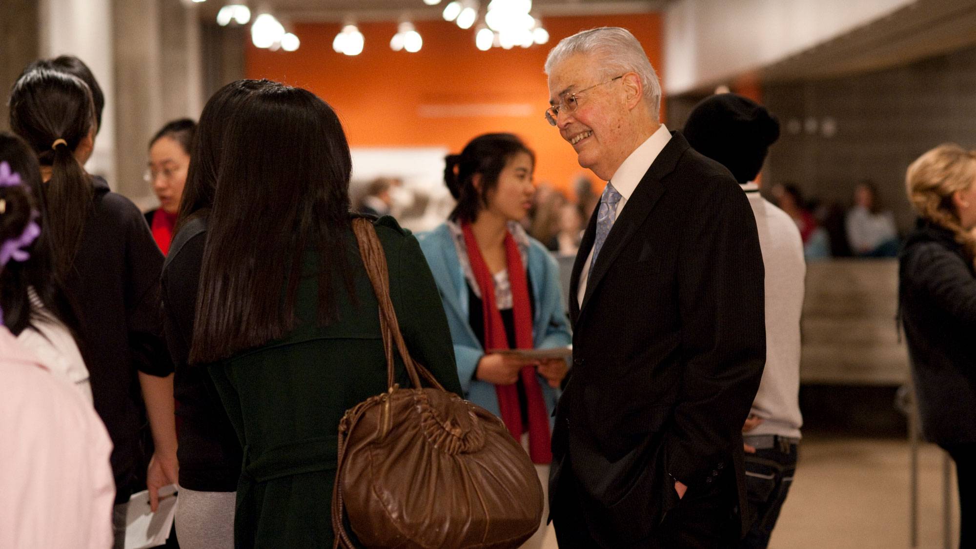 Robert Hung Ngai Ho ’56, H’11 talks with student