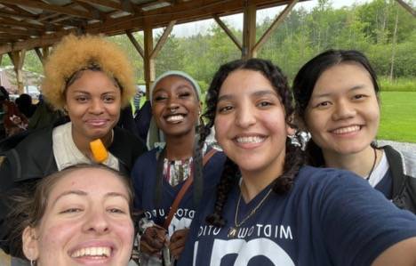 Lucrezia in a selfie with several girls at the MUCC