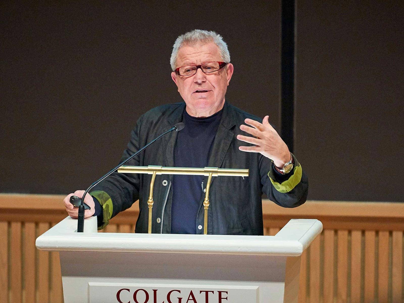 Daniel Libeskind speaking at a Colgate University podium