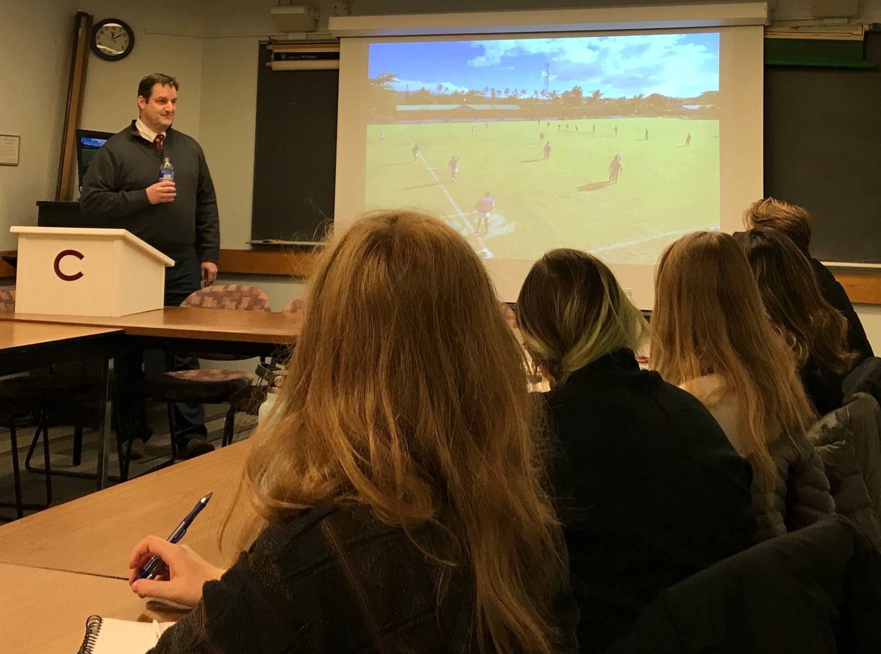 Robert Dewey '88 speaks at Nov. 12 History Conversation Event.