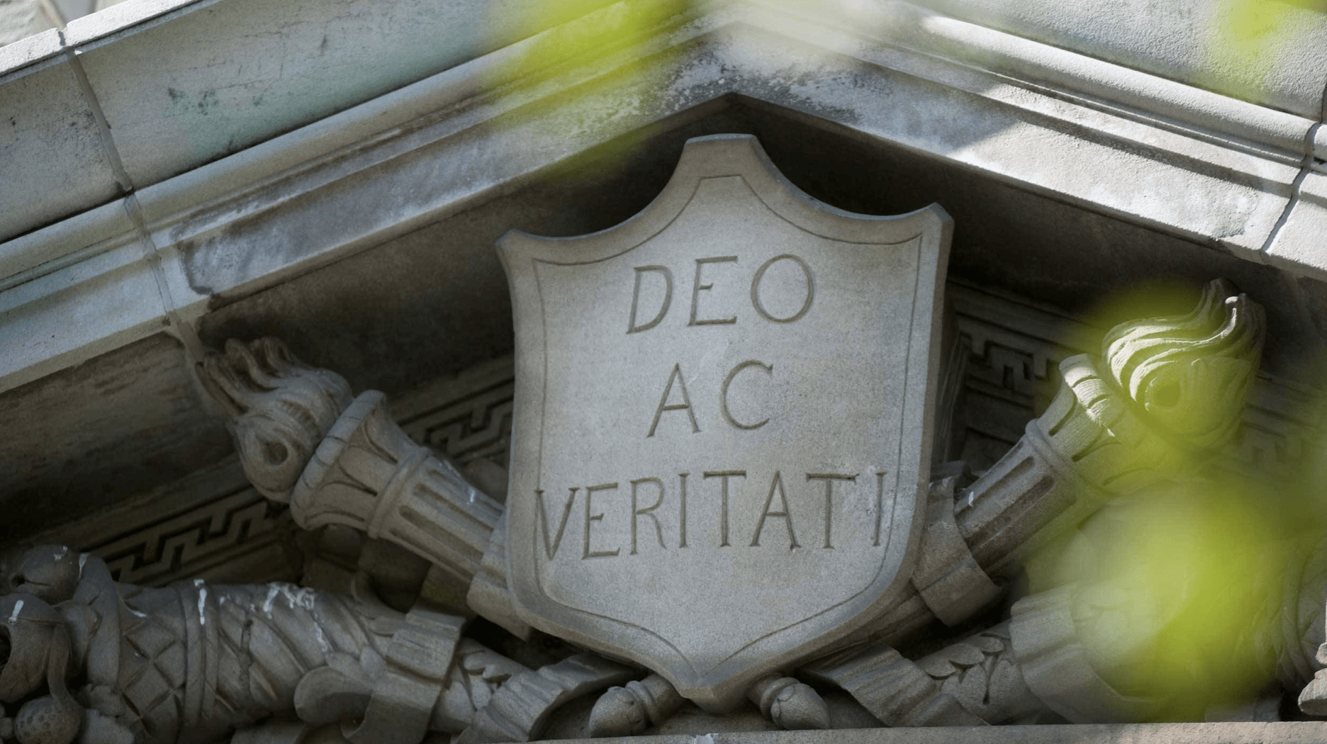 Image of Deo ac Veritati: Colgate's motto and seal