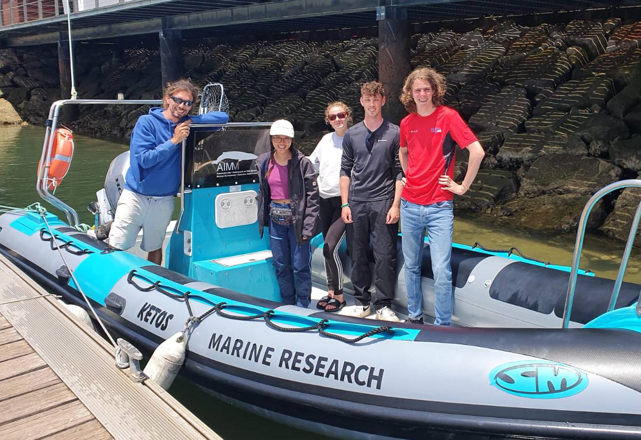 Group photo of Thao Mai '25 and her team. 