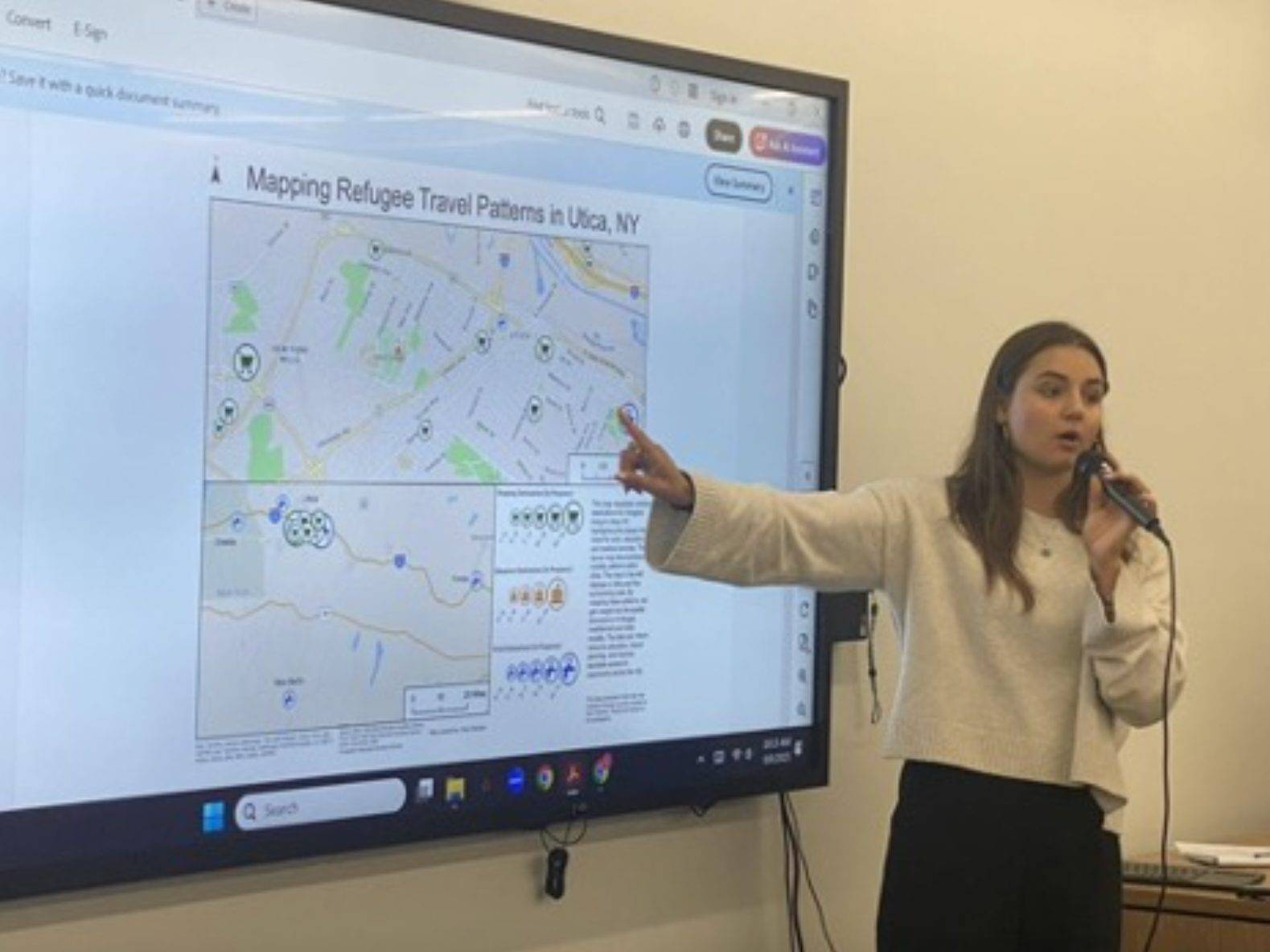 Sara Tabibian ’26 presents transportation information at The Center in Utica as part of her Upstate Institute Field School Fellowship.