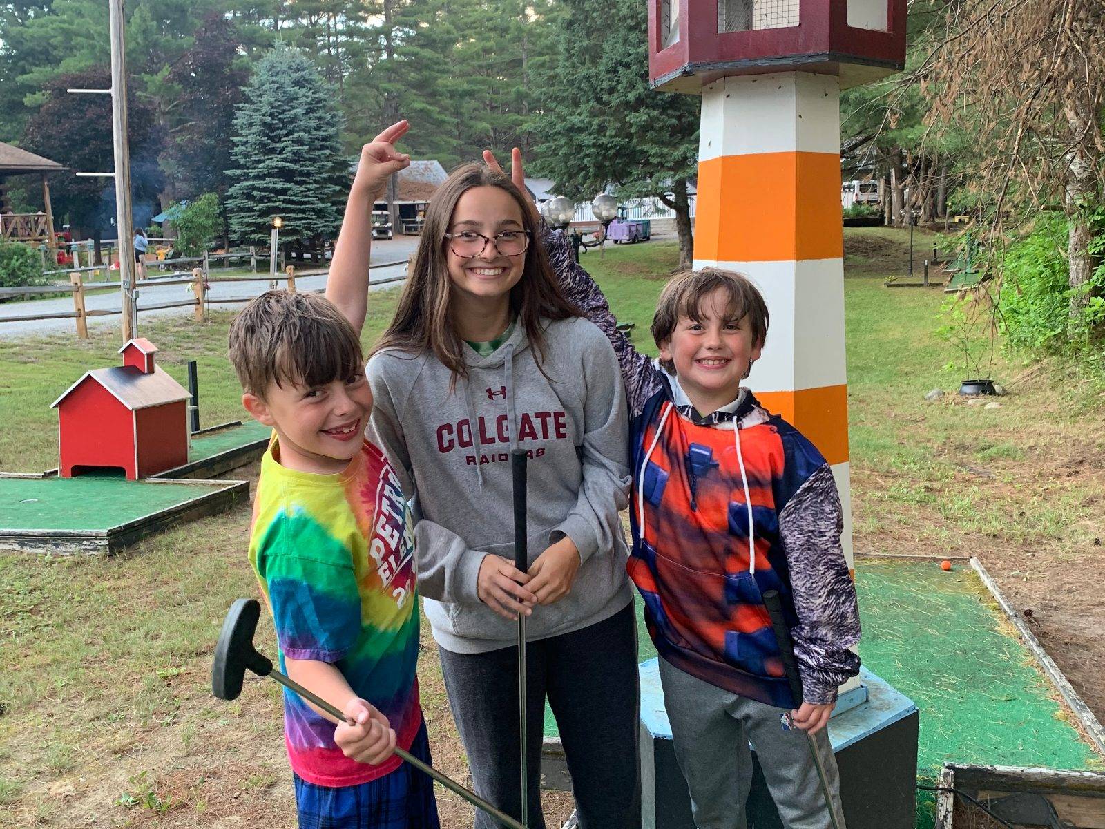 Biddie Clive ’27 works with Saranac Lake Central School District students this summer during her Upstate Institute Field School Fellowship.
