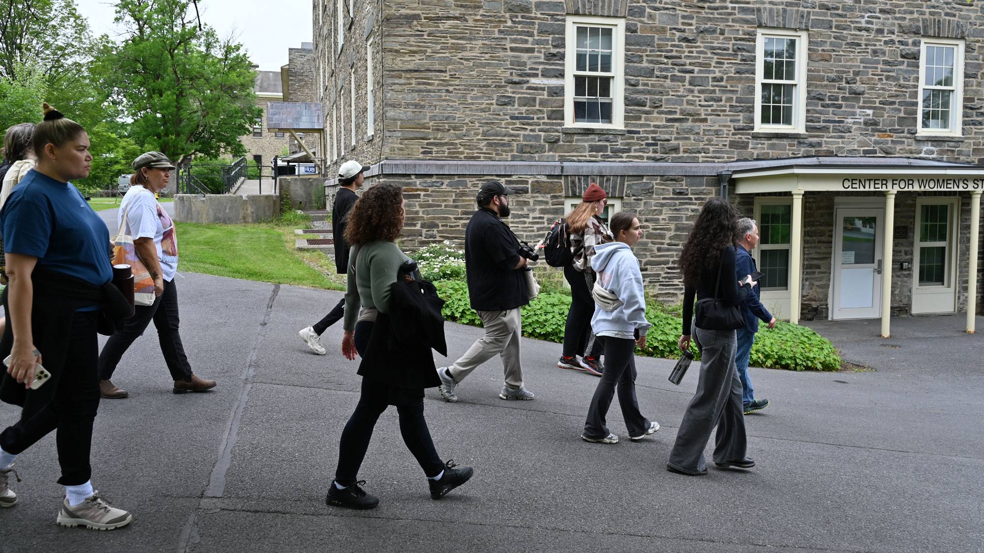 Curtin University students walk across campus