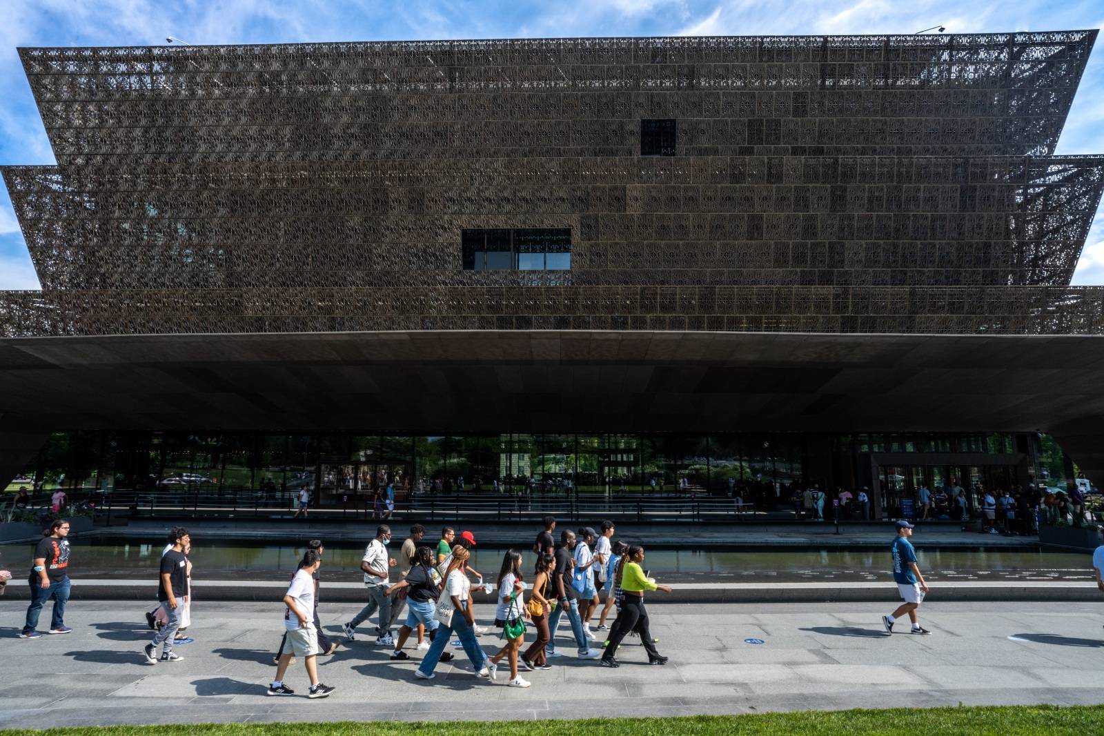 OUS students and Colgate alumni outside the National Museum of African American History and Culture