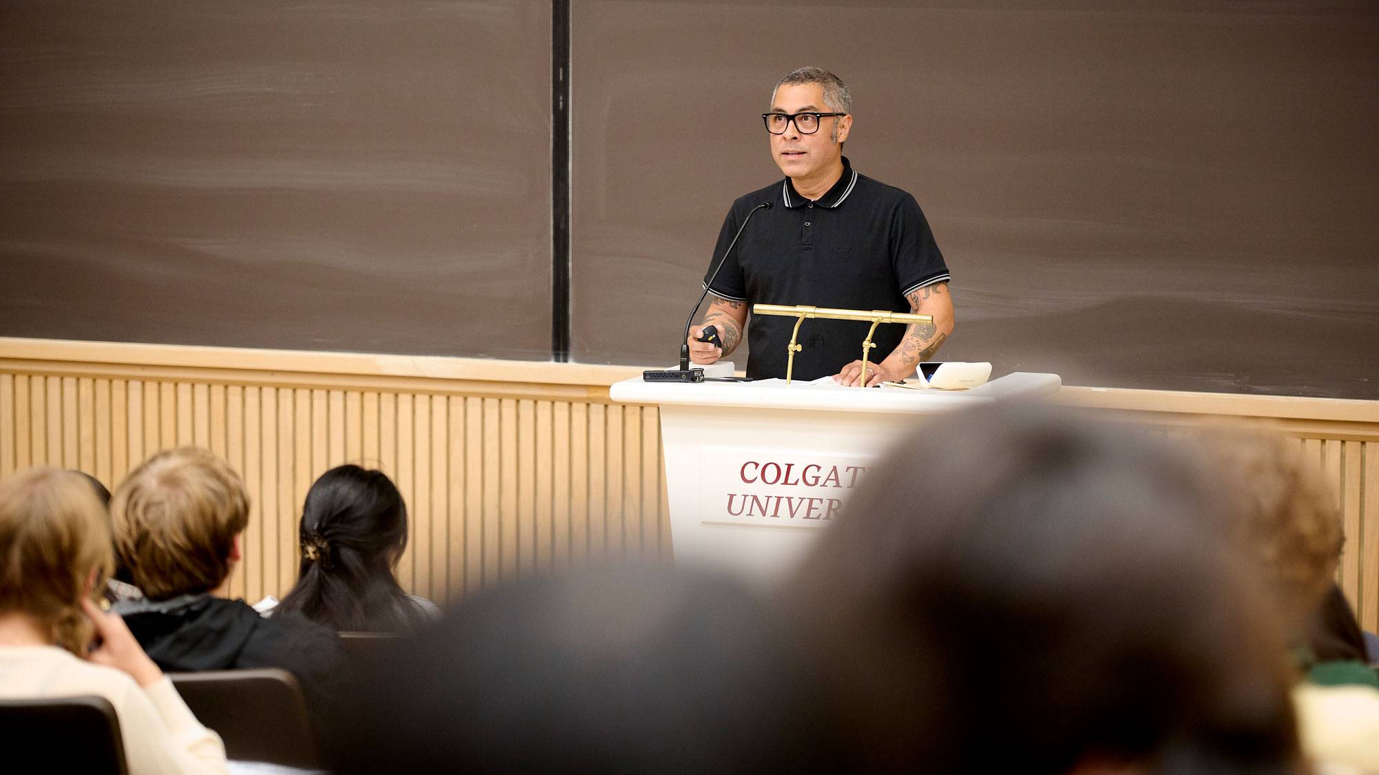 Archaeologist Jason De León at podium
