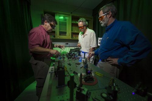Enrique "Kiko" Galvez, Charles A. Dana Professor of Physics and Astronomy, conducts a quantum physics workshop for seven physics faculty from other colleges and universities. The workshop is about doing a new type of physics labs developed at Colgate that have acquired high visibility in the physics community.