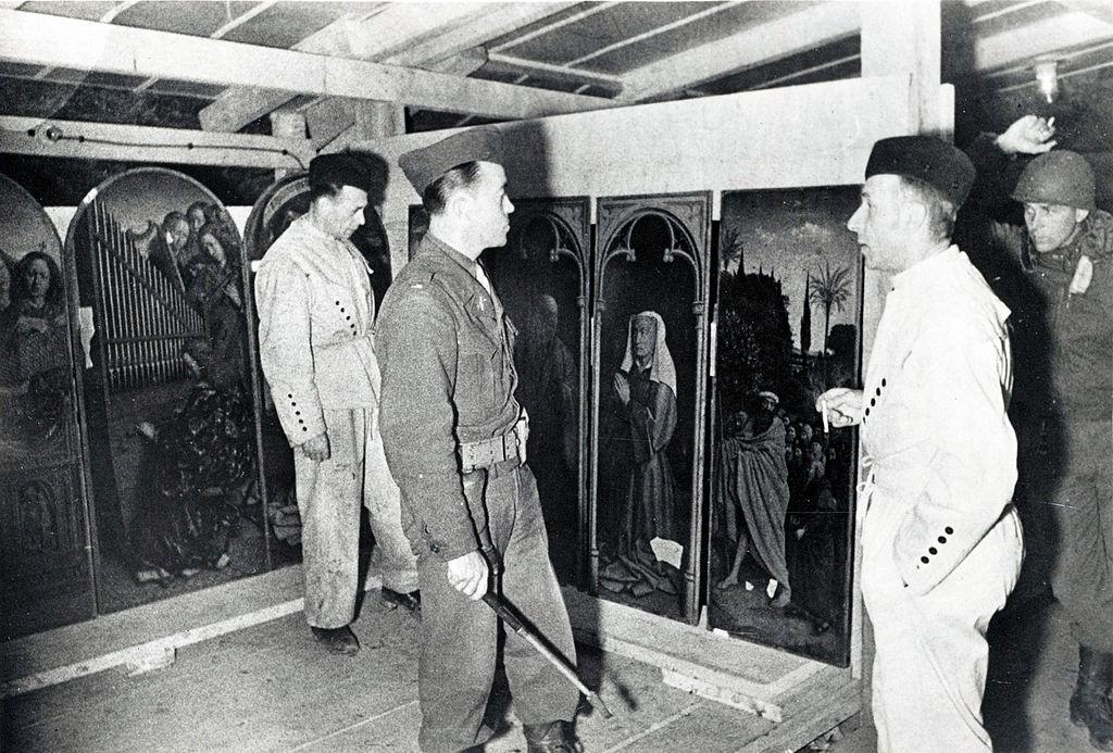 Monuments men looking at art found in the Altaussee salt mine during WWII