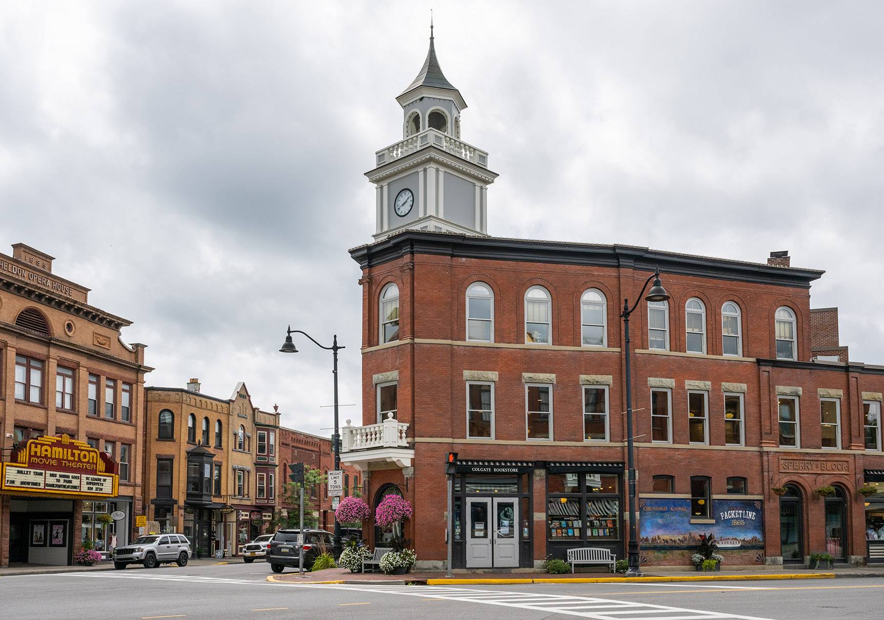 An exterior photo of the Colgate Bookstore in downtown Hamilton, N.Y.