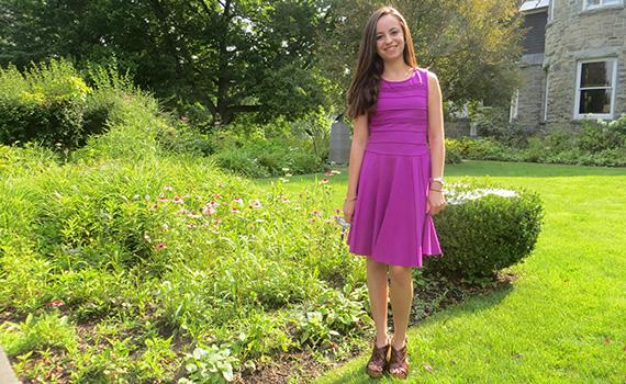 Lauren Casella ’16 pauses outside Merrill House, home to the Colgate Scene and other elements in the Office of Communication.