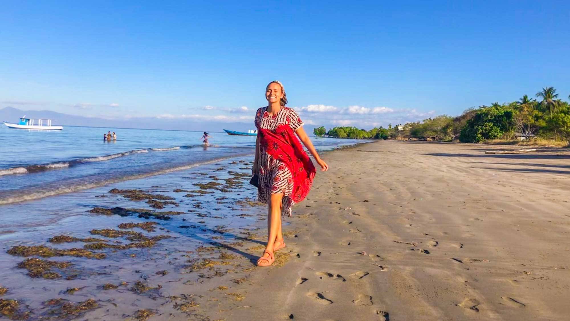 Jenny Lundt ’19 walks the beach in East Timor