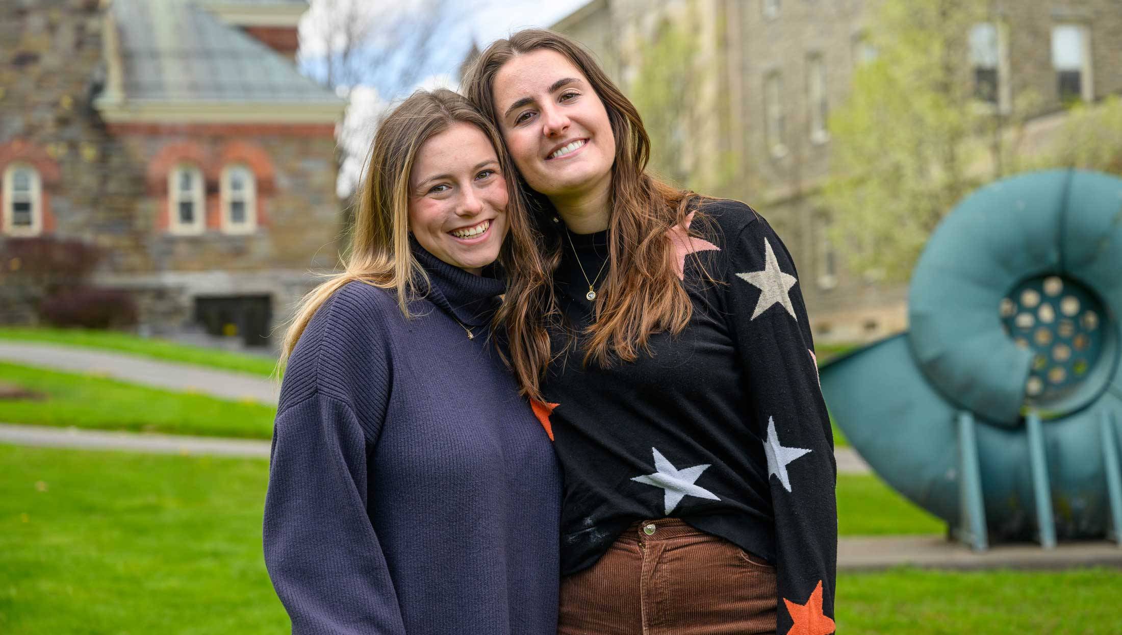 Erin Flannery ’23 and Sarah Shelton ’23